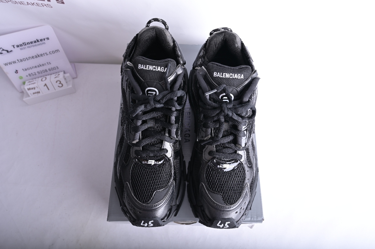 Bal**ciaga Runner Black 656065W3RA11000