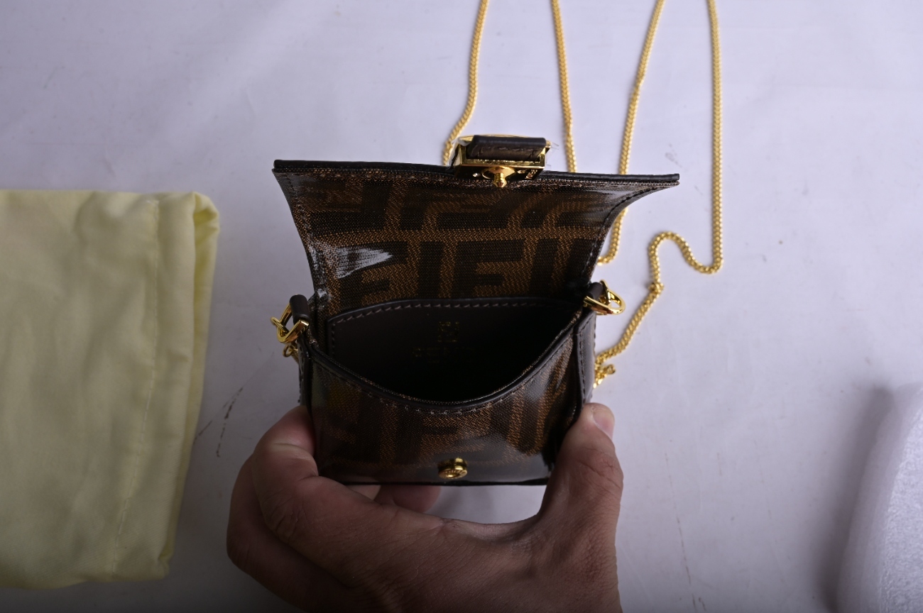 FENDI Fendi Baguette Nano 7AR844A6V5F17U4