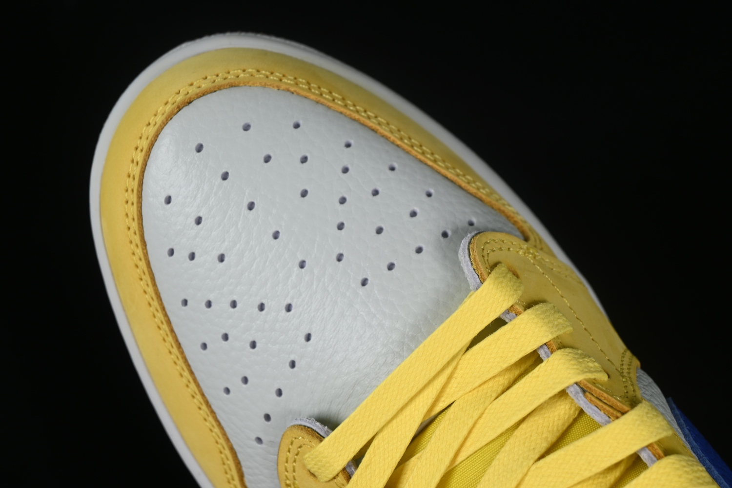Jordan 1 Retro Low OG SP Travis Scott Canary DZ4137-700