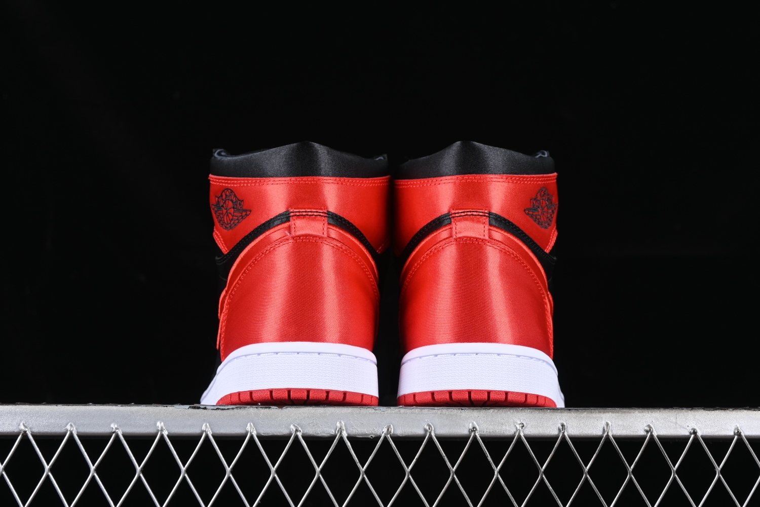 Jordan 1 Retro High OG Satin Bred FD4810-061