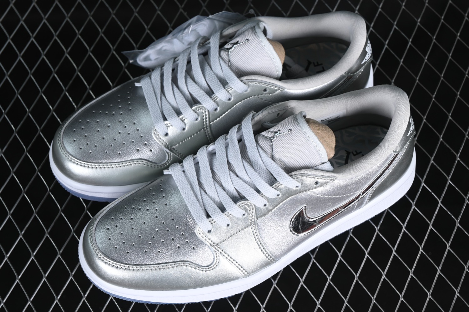 Jordan 1 Retro Low Golf Gift Giving Pack FD6848-001