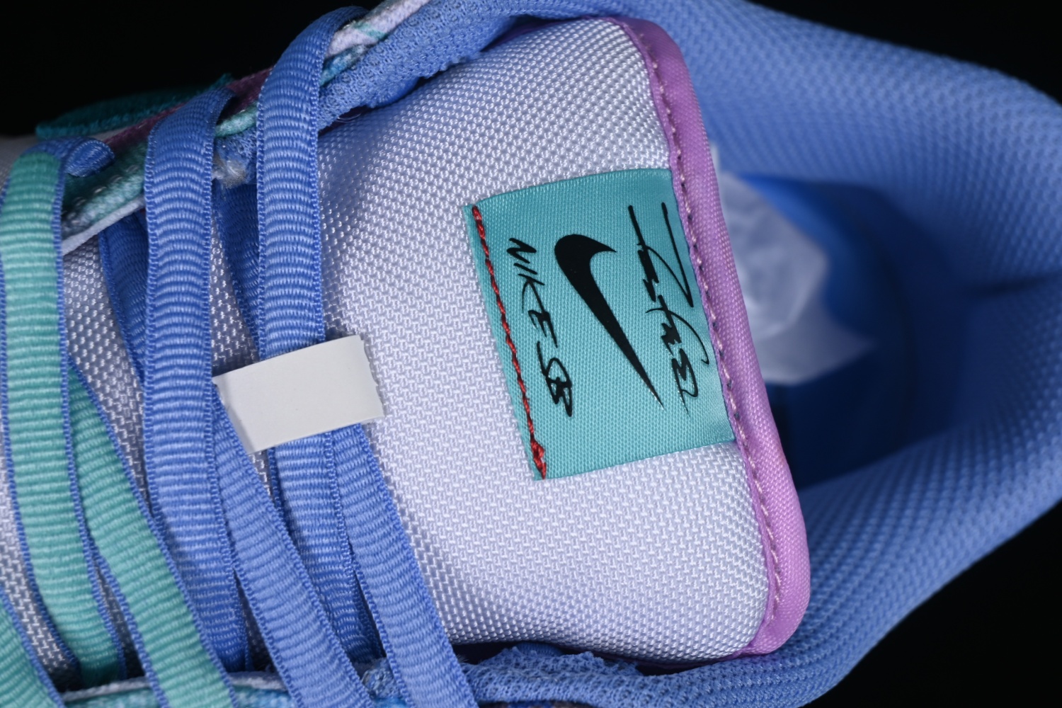 Nike SB Dunk Low Futura Laboratories Bleached Aqua HF6061-400