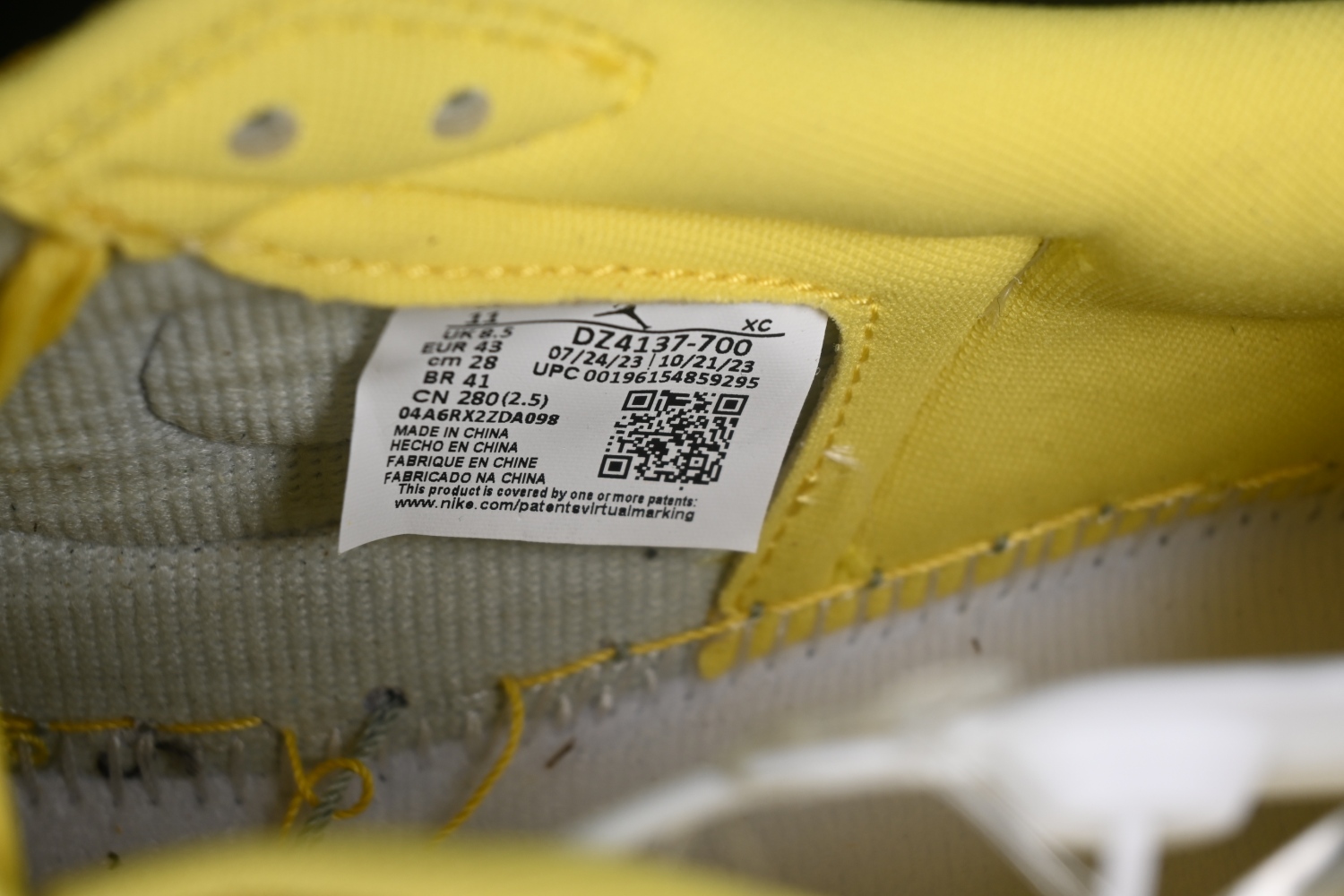 Jordan 1 Retro Low OG SP Travis Scott Canary DZ4137-700