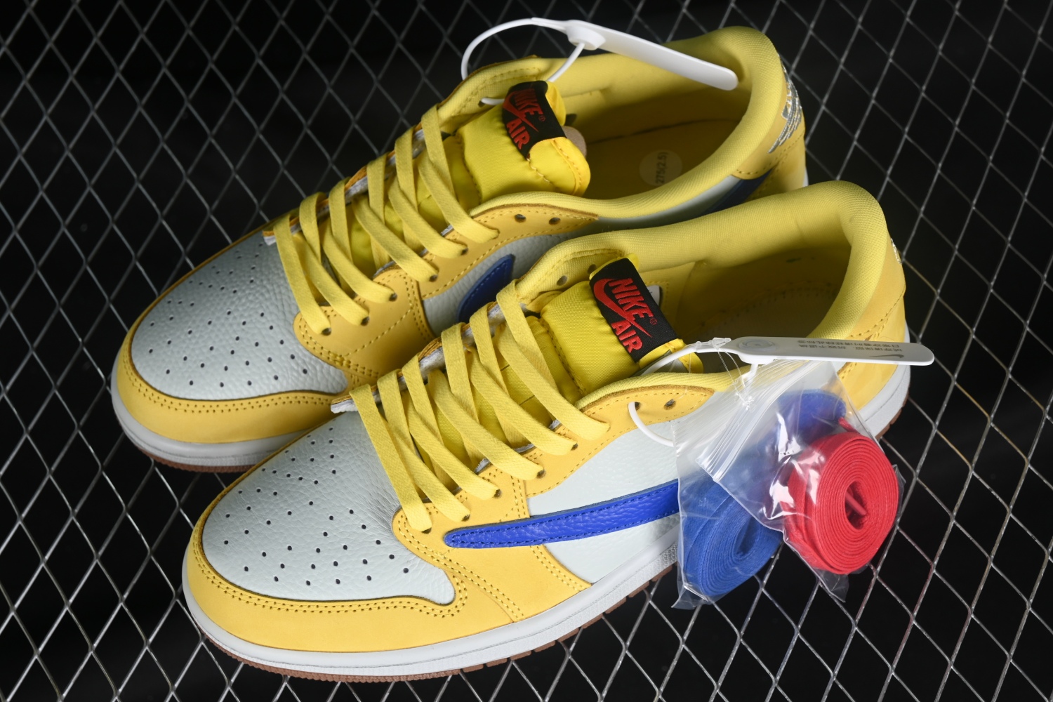 Jordan 1 Retro Low OG SP Travis Scott Canary DZ4137-700