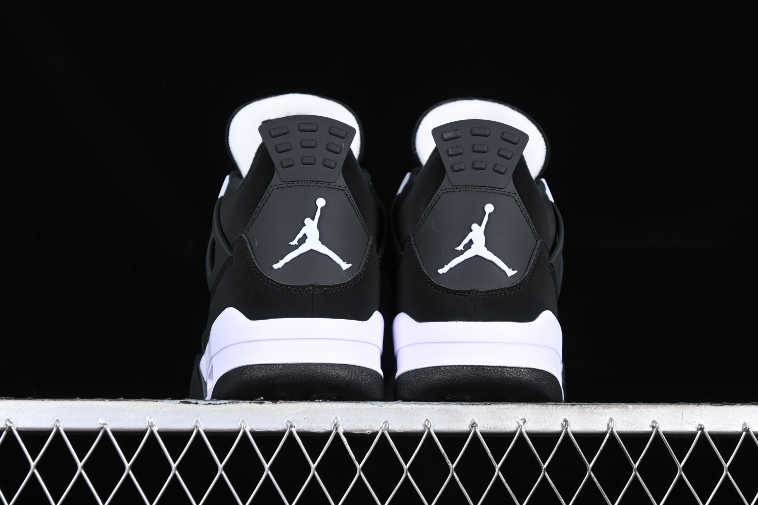 Air Jordan 4   White Thunder    FQ8138-001