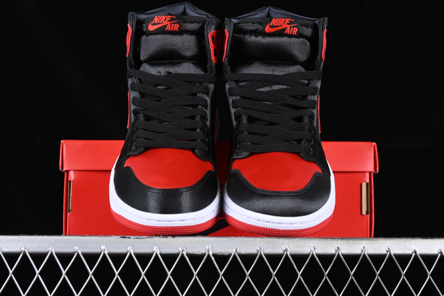 Jordan 1 Retro High OG Satin Bred FD4810-061