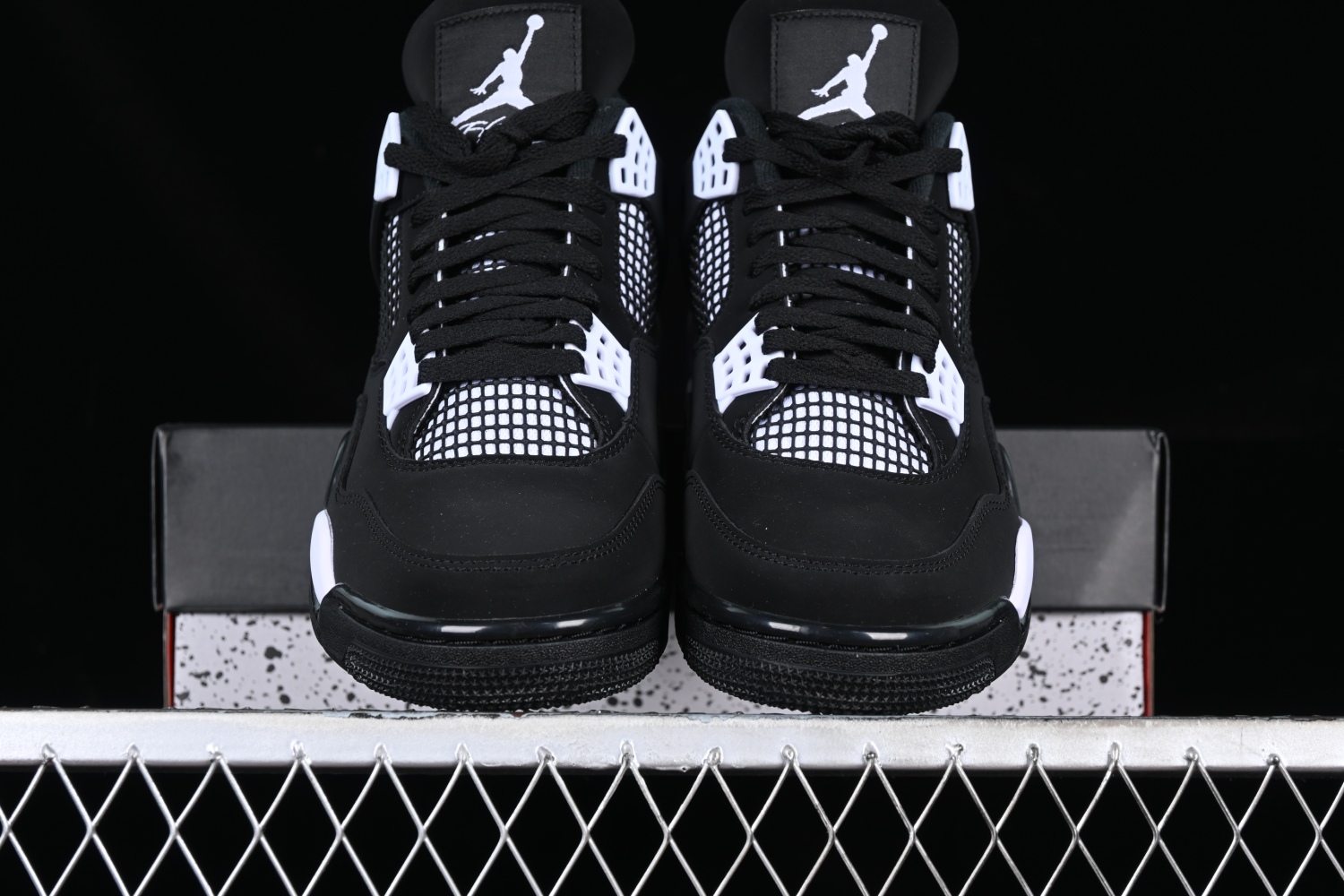 Air Jordan 4   White Thunder    FQ8138-001