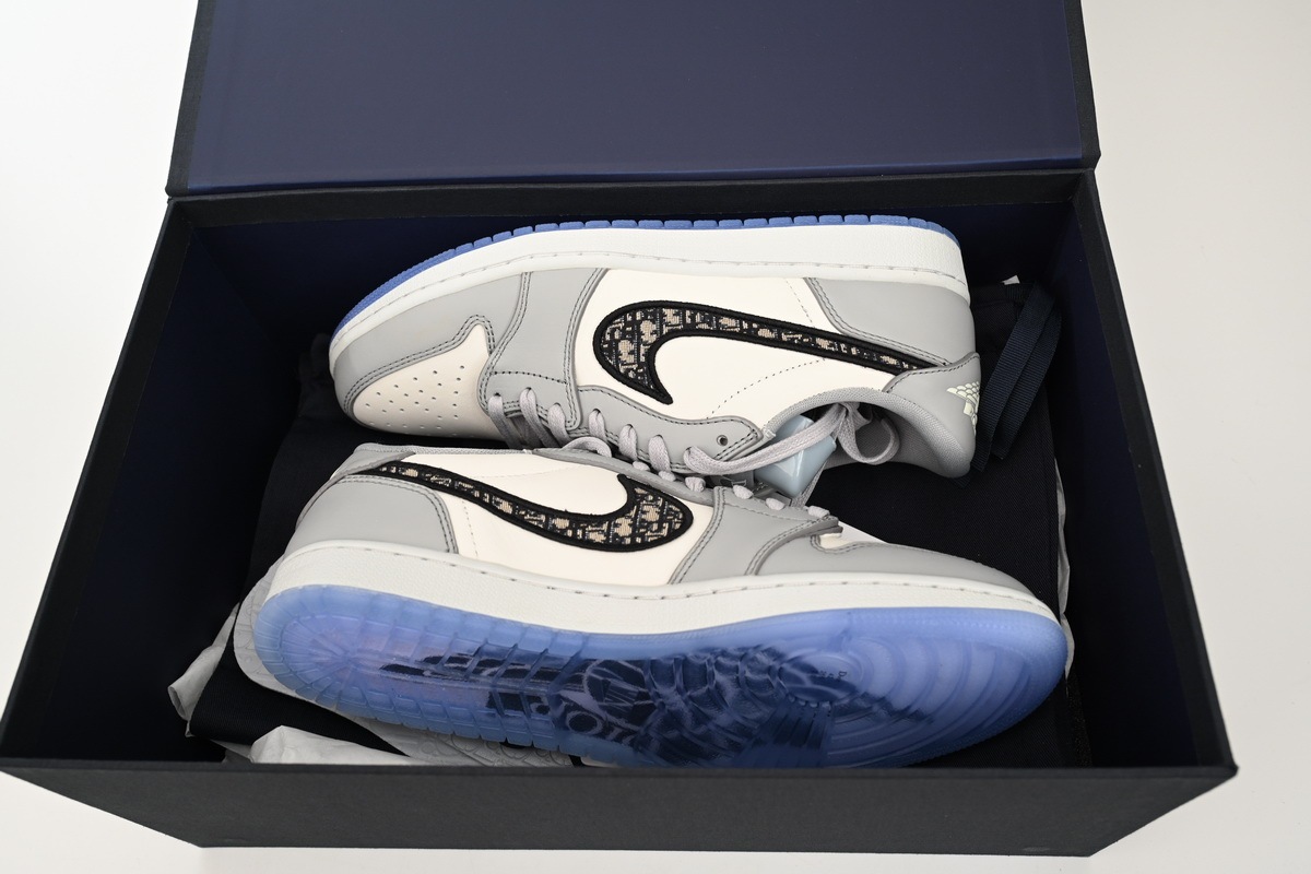 Jordan 1 Retro Low Dior CN8608-002