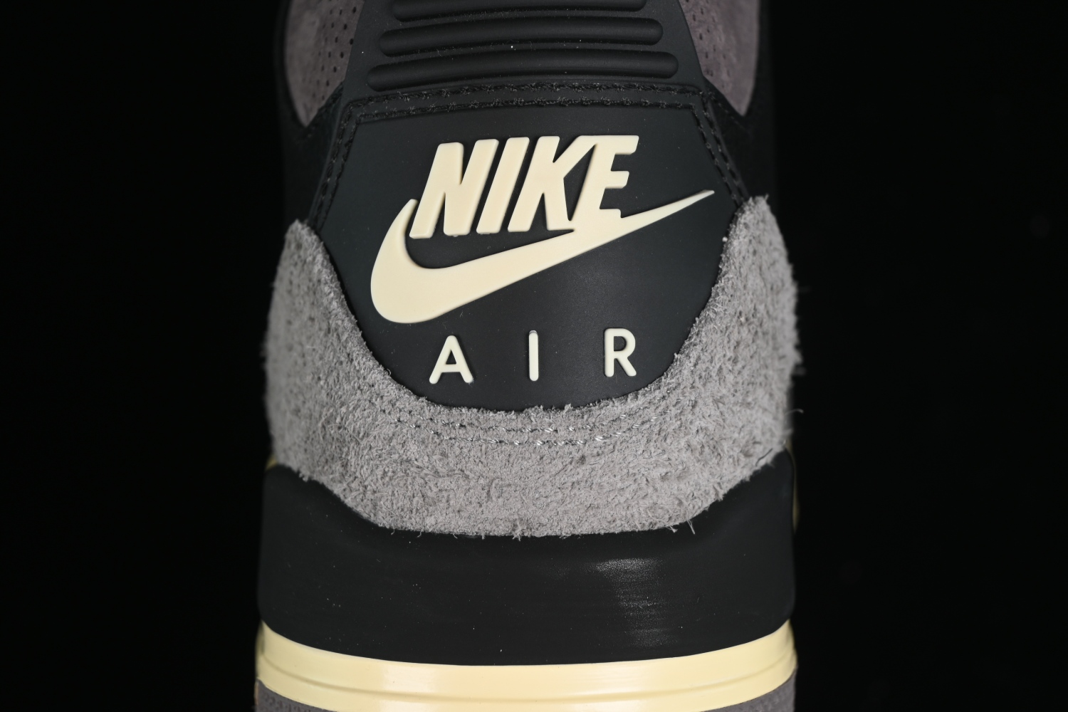 Jordan 3 Retro OG SP A Ma Maniére Black Violet Ore FZ4811-001