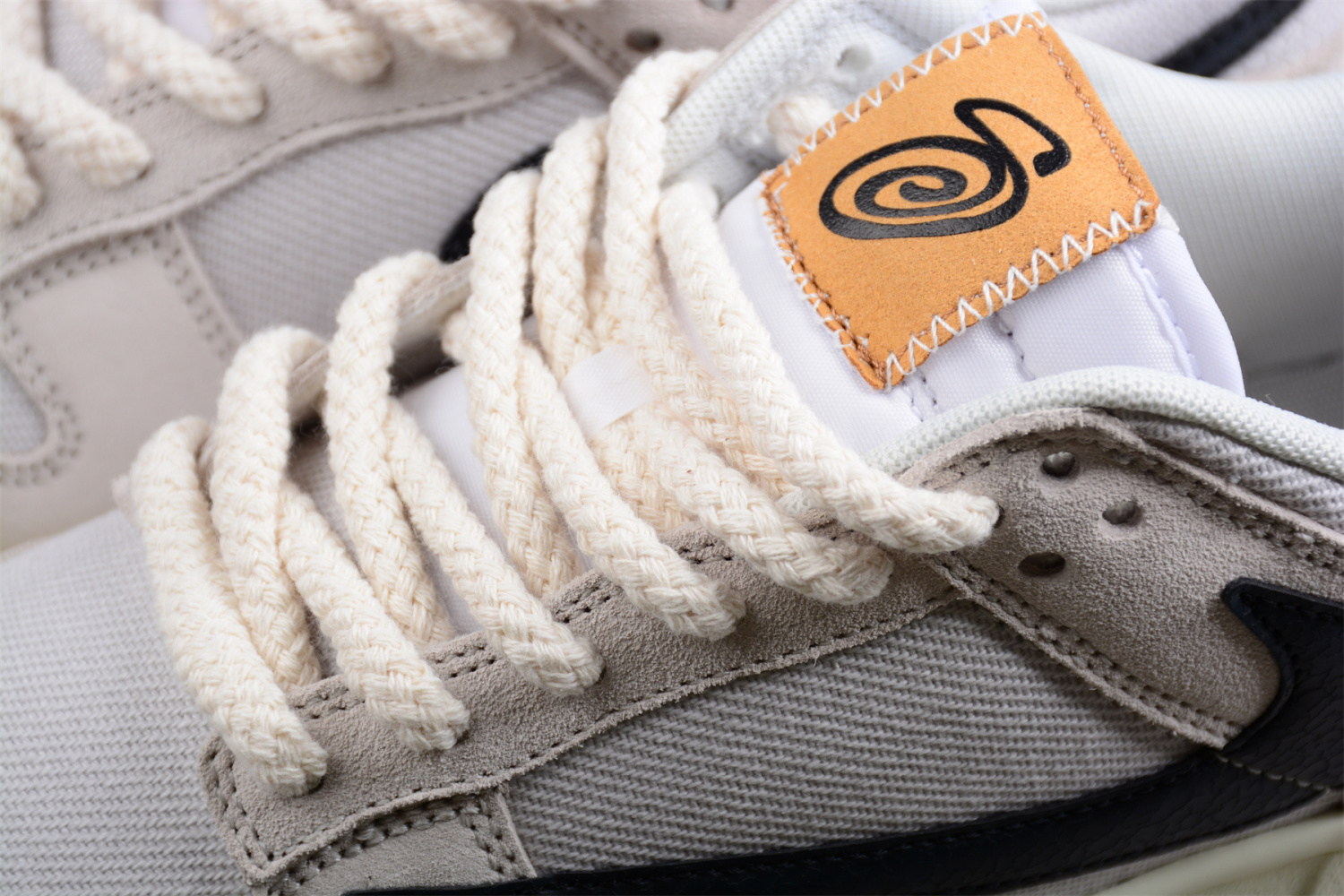 Stussy x Nike SB Dunk Low Stussy DD9776-068