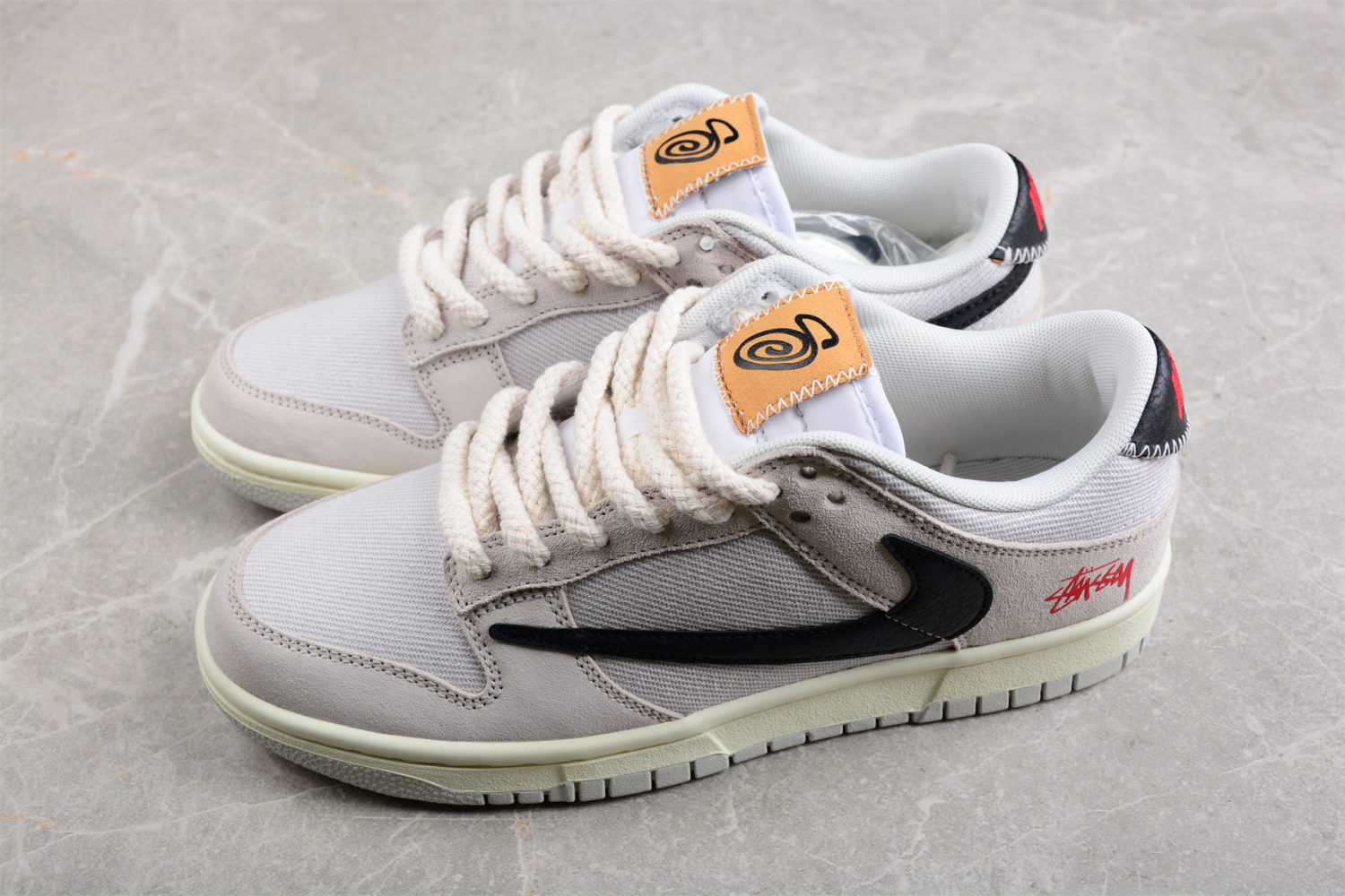 Stussy x Nike SB Dunk Low Stussy DD9776-068