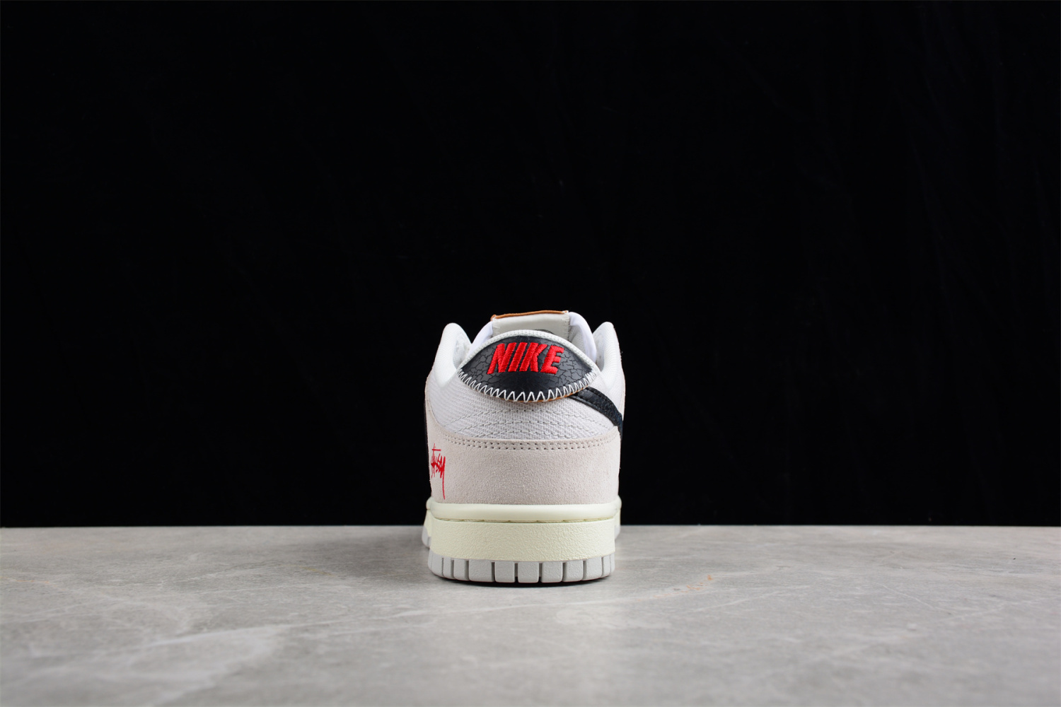 Stussy x Nike SB Dunk Low Stussy DD9776-068
