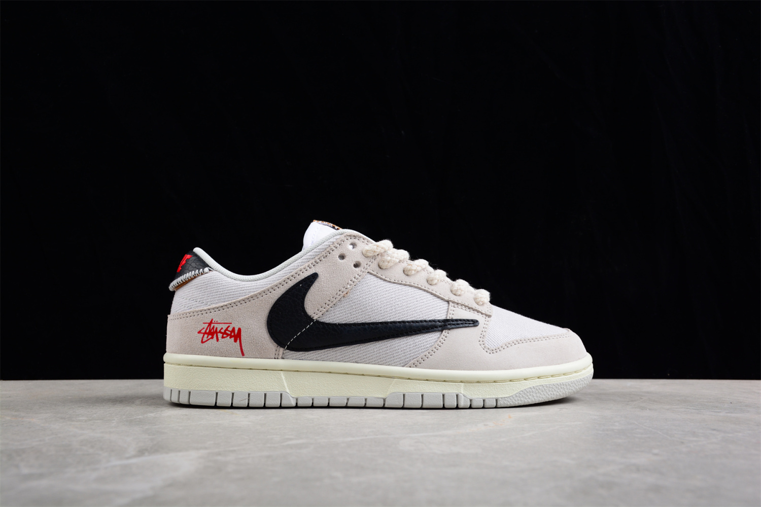 Stussy x Nike SB Dunk Low Stussy DD9776-068