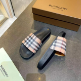 Burberry slippers(M)