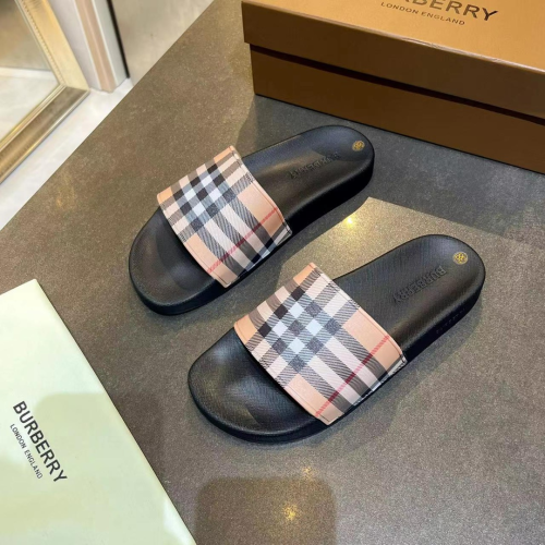 Burberry slippers(M)