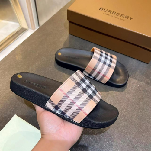 Burberry slippers(M)