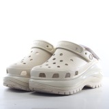 Crocs Classic Mega Crush Clog Bone 207988-2Y2