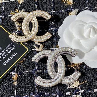CHANEL   Brooch