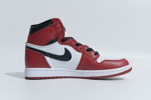 H12  Air Jordan 1 High OG Chicago 555088-101