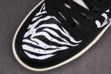 M Batch  Quartersnacks x Nike SB Dunk Low Zebra    DM3510-001