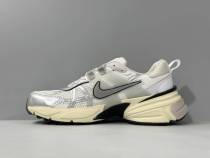 Nike V2K Run Summit White Metallic Silver FD0736-100