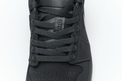 Jordan 1 Low Triple Black (2019)        553558-056