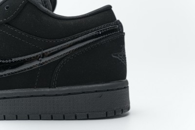 Jordan 1 Low Triple Black (2019)        553558-056
