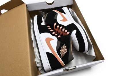 Jordan 1 Mid Peach Mocha (W)      DH0210-100