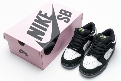 Nike SB Dunk Low Staple Panda Pigeon       BV1310-013