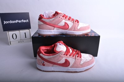 Nike SB Dunk Low StrangeLove Skateboards (Regular Box)     CT2552 800