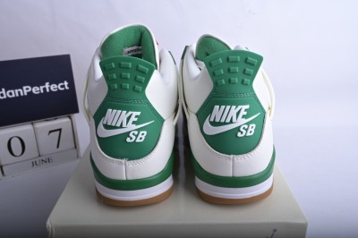 Jordan 4 Retro SB Pine Green     DR5415-103