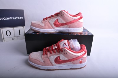 Nike SB Dunk Low StrangeLove Skateboards (Regular Box)     CT2552 800