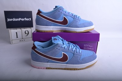 Nike SB Dunk Low Philadelphia Phillies          DQ4040-400