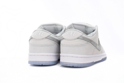 Nike SB Dunk Low White Lobster (Friends and Family)        FD8776-100