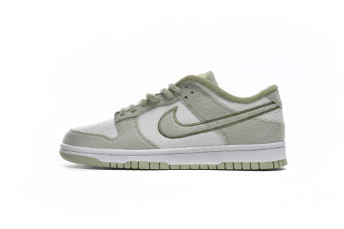 Nike Dunk Low SE Fleece Pack Honeydew (Women's)      DQ7579-300