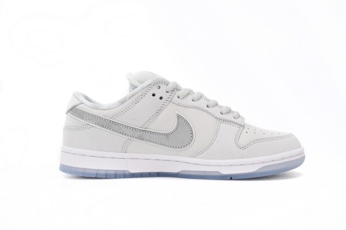 Nike SB Dunk Low White Lobster (Friends and Family)        FD8776-100