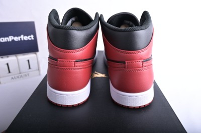 Jordan 1 Mid Banned (2020)        554724-074