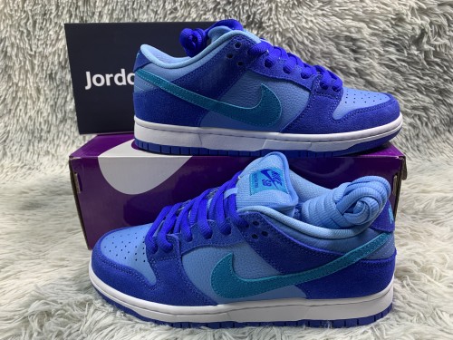 Nike SB Dunk Low Blue Raspberry     DM0807-400