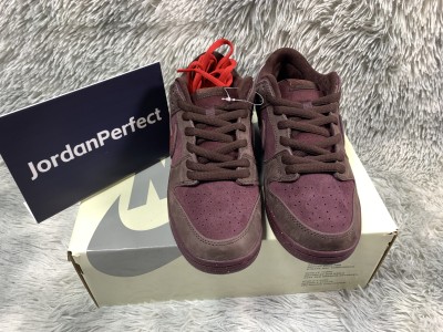 Nike SB Dunk Low Premium “Valentine’s Day”       FN0619-600