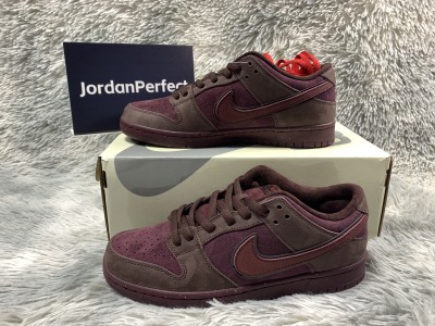 Nike SB Dunk Low Premium “Valentine’s Day”       FN0619-600