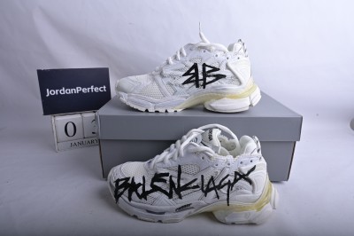 Bale*ci*ga  Runner Graffiti White