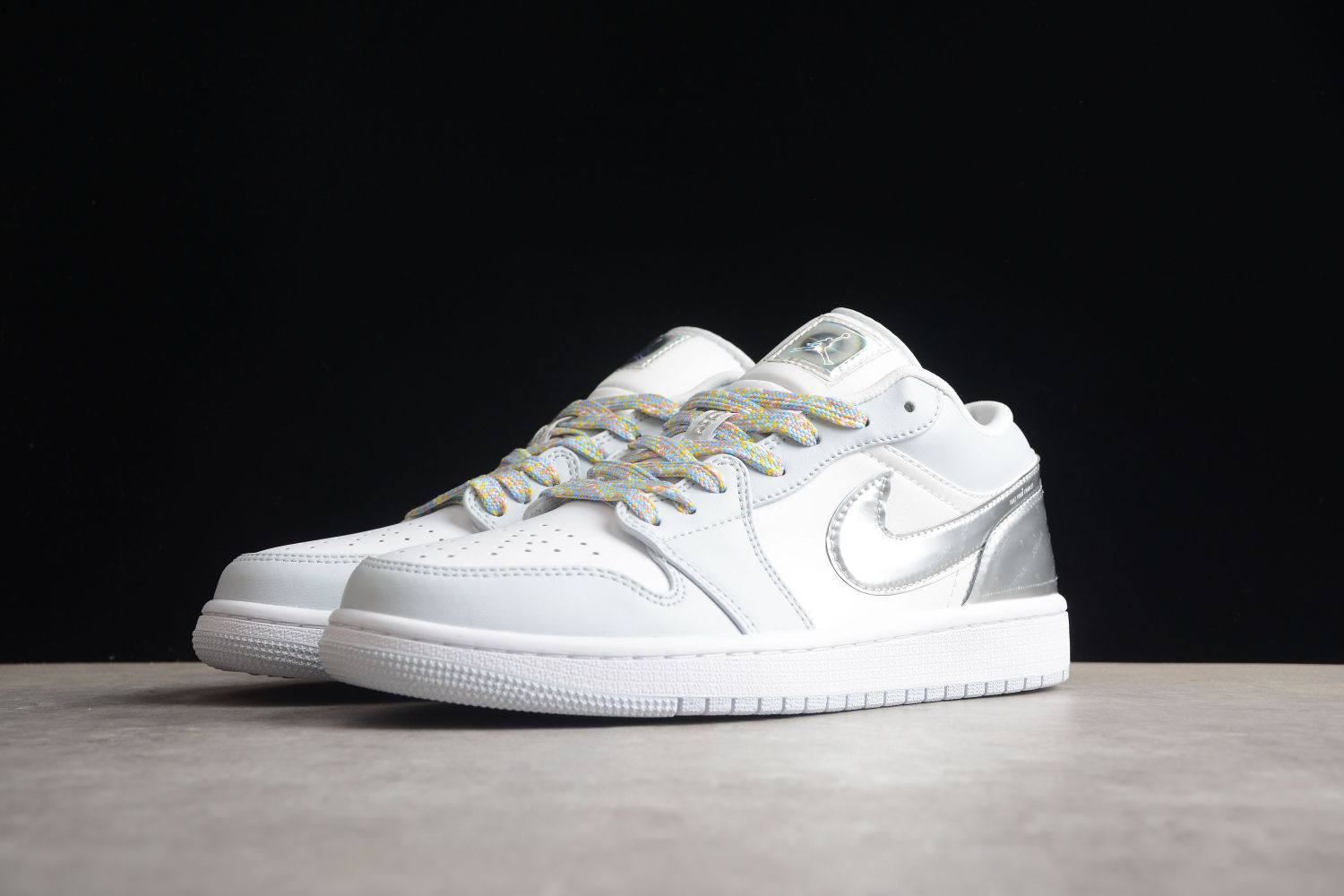 Jordan 1 Low SE Tear Away Silver  DX6070-101