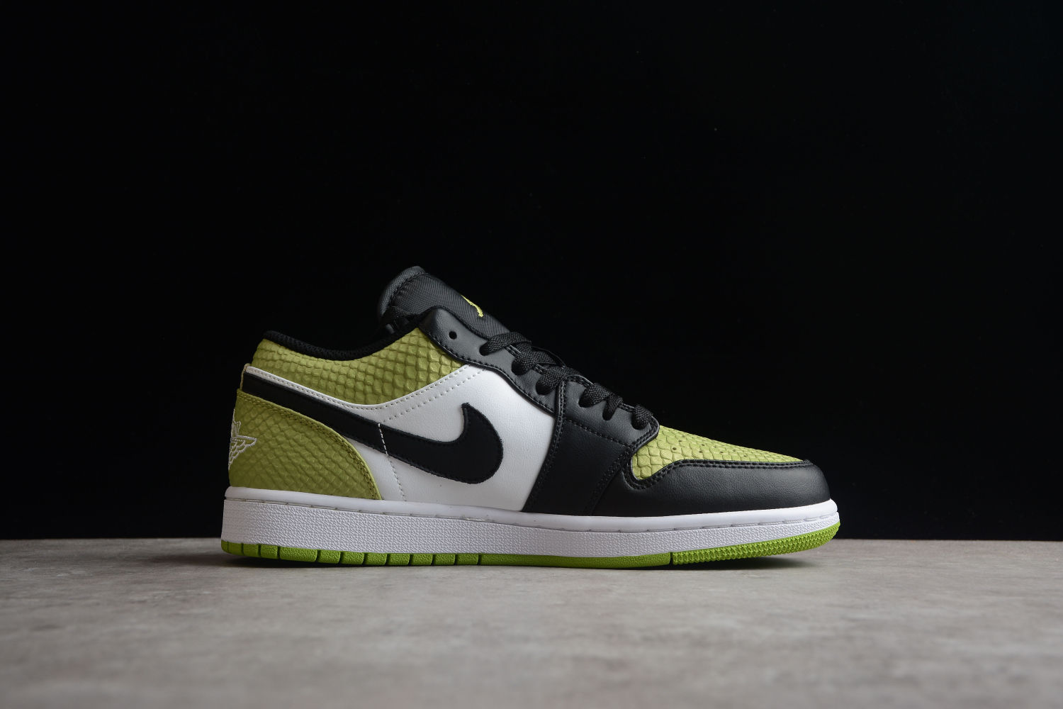Jordan 1 Low Snakeskin Vivid Green (W) DX4446-301