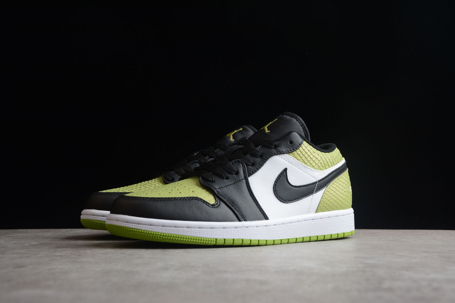 Jordan 1 Low Snakeskin Vivid Green (W) DX4446-301