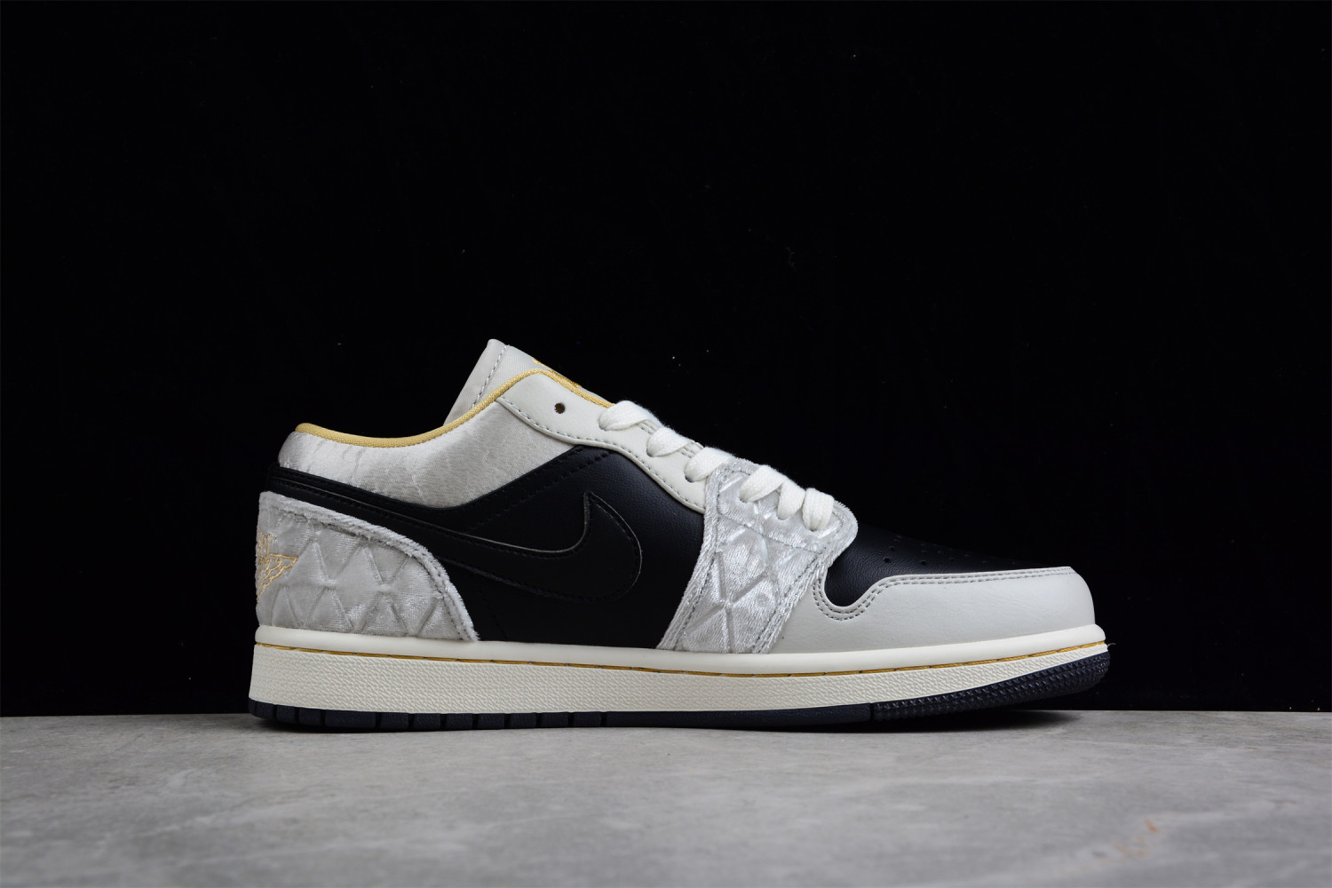Jordan 1 Low Beaded Swoosh DV1762-001