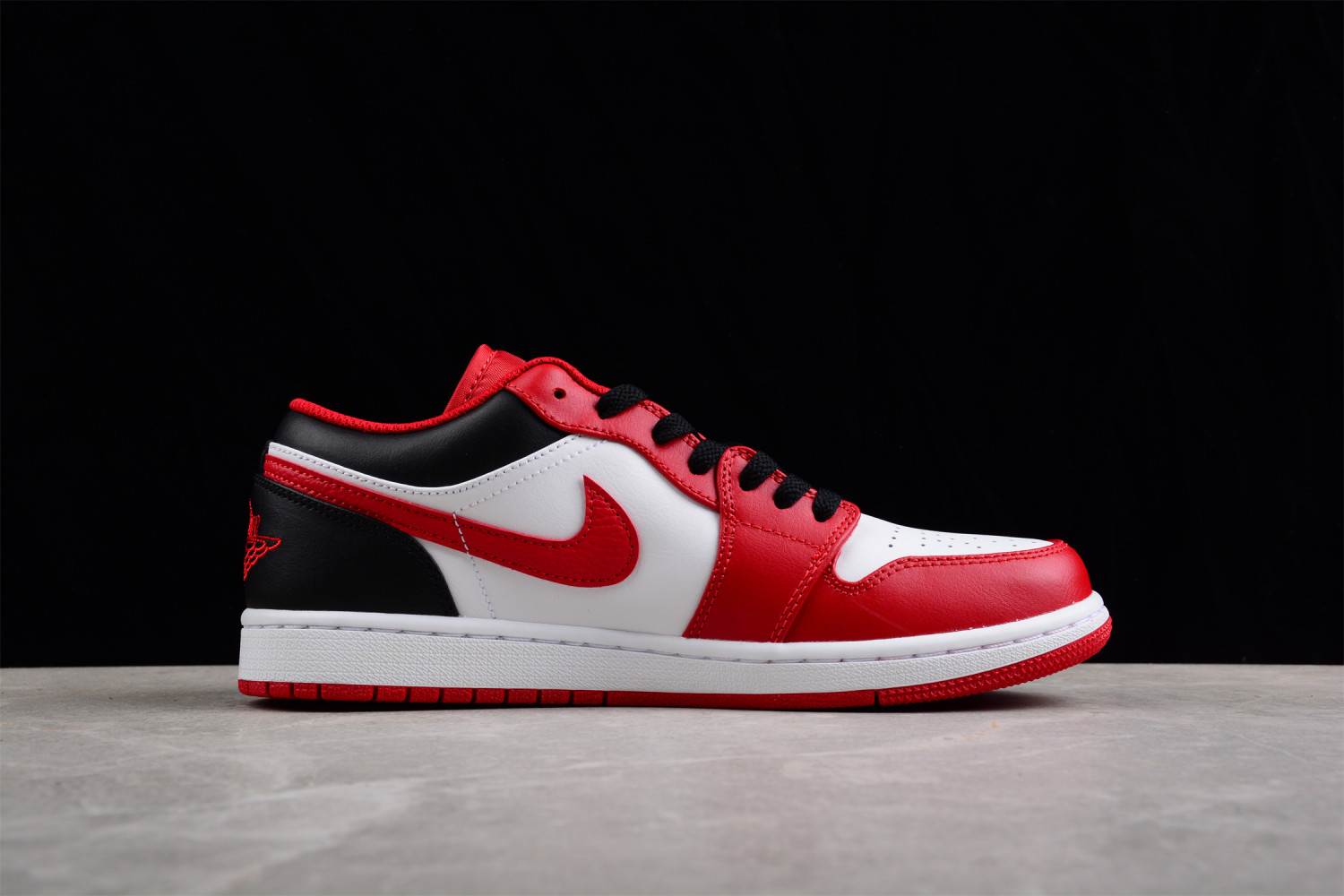 Jordan 1 Low Bulls 553558-163