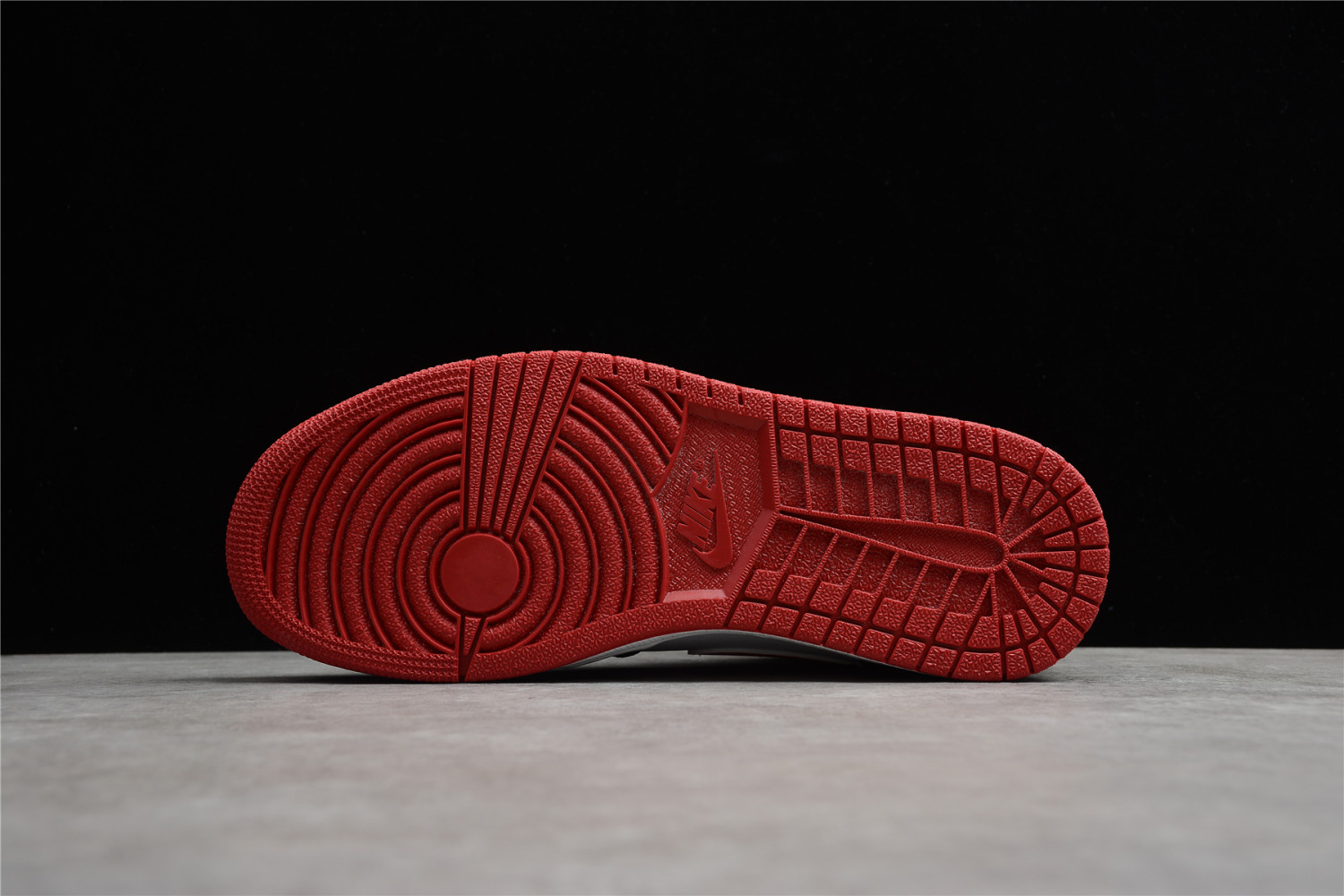 Jordan 1 Mid Gym Red Black White 554724-122