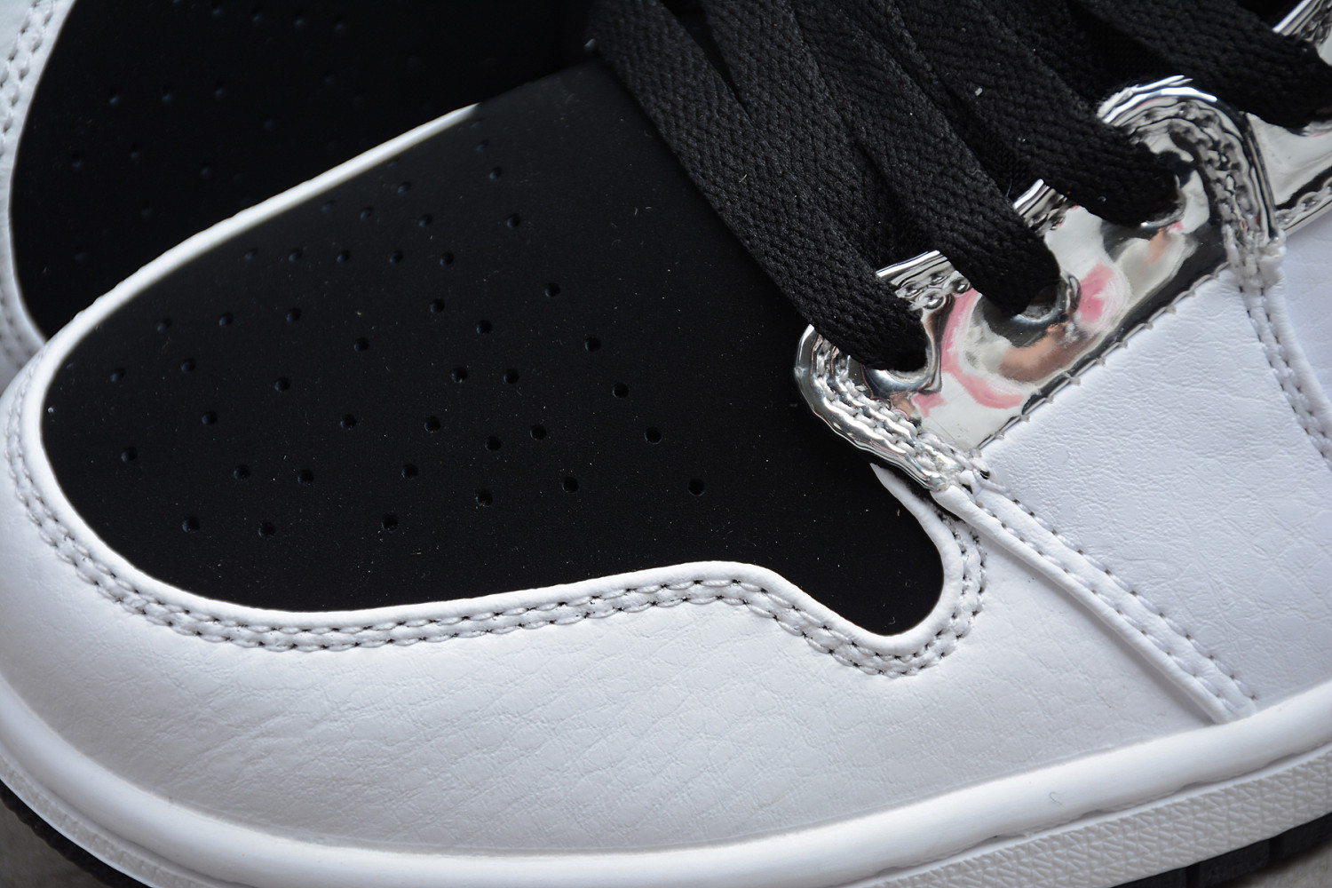 Jordan 1 Mid Alternate Think 16 554724-121