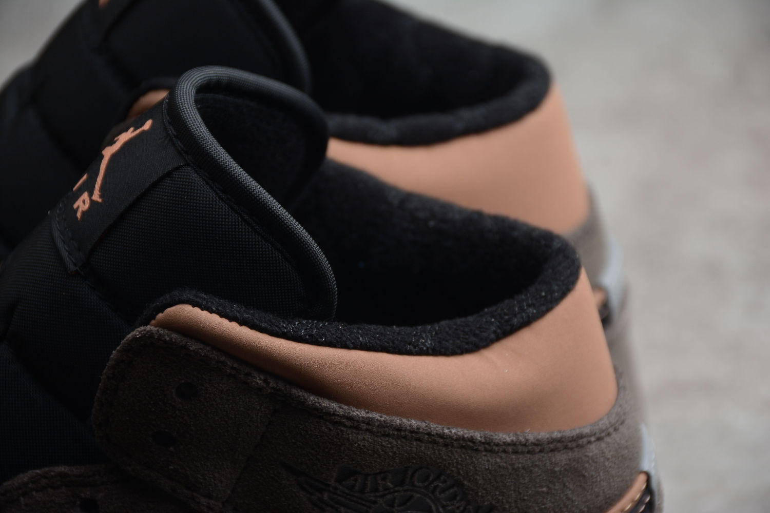 Jordan 1 Mid SE Dark Chocolate DC7294-200