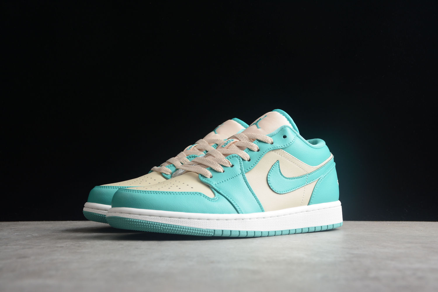 Jordan 1 Low Tropical Teal (W) DC0774-131